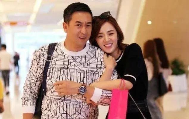 娱乐圈有条不成文的规矩：张嘉益开新戏，女主角第一人选必是王晓晨。你敢信？这对差了