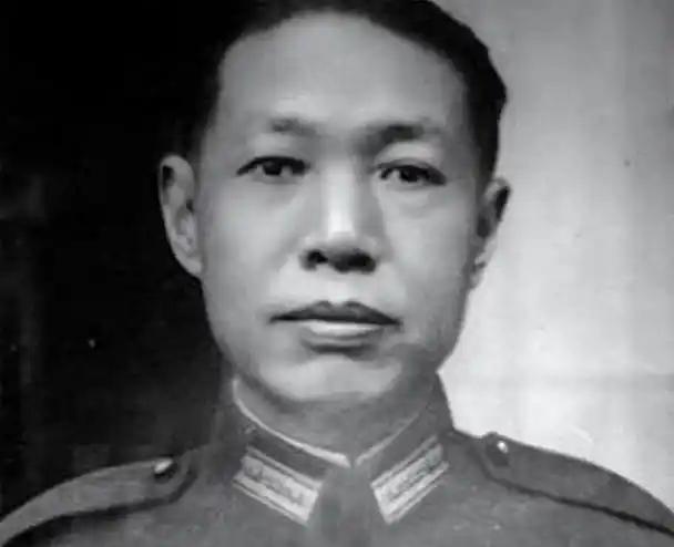 1954年，张群硬着头皮走进蒋介石办公室，低声说：“熊式辉在曼谷办厂亏光了，连饭