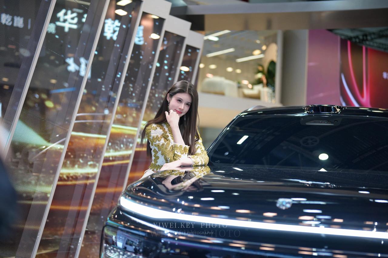 车展星光熠熠的女神车模