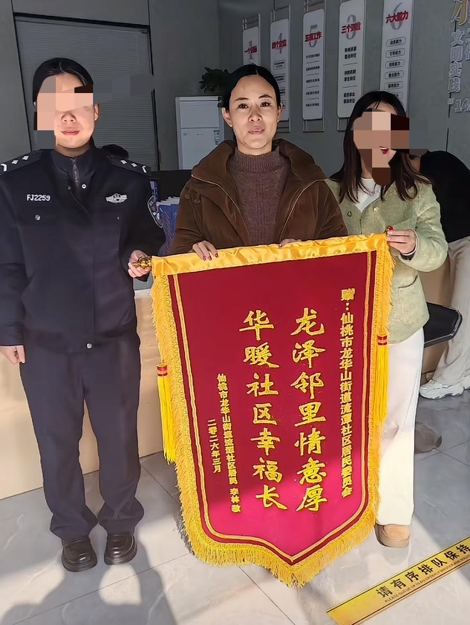 李鑫姐姐李林回浙江了，忙活了这么多天最终湖北老家还是人去楼空。李林走之前把家