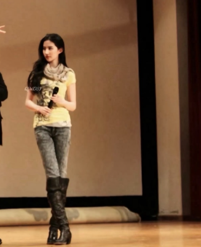 我靠刷到刘亦菲一组没见过的图，好美啊，完全盘靓条顺大美人​​​