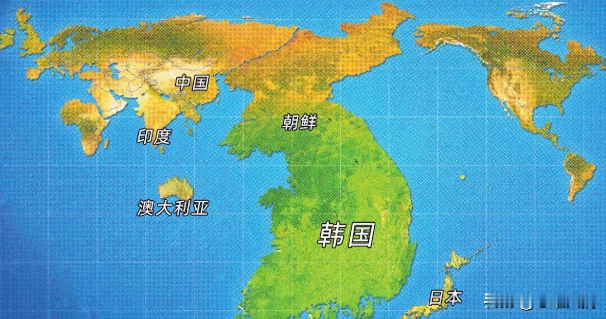 每次看到韩国教科书里的“宇宙地图”，我都忍不住想笑：半岛被画得比整个中国还大，仿