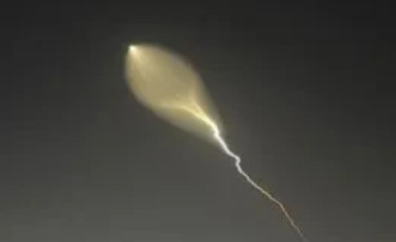 为什么昨晚的伊朗导弹出现水母云，被轻松拦截。水母云是一种常在中远程弹道导弹