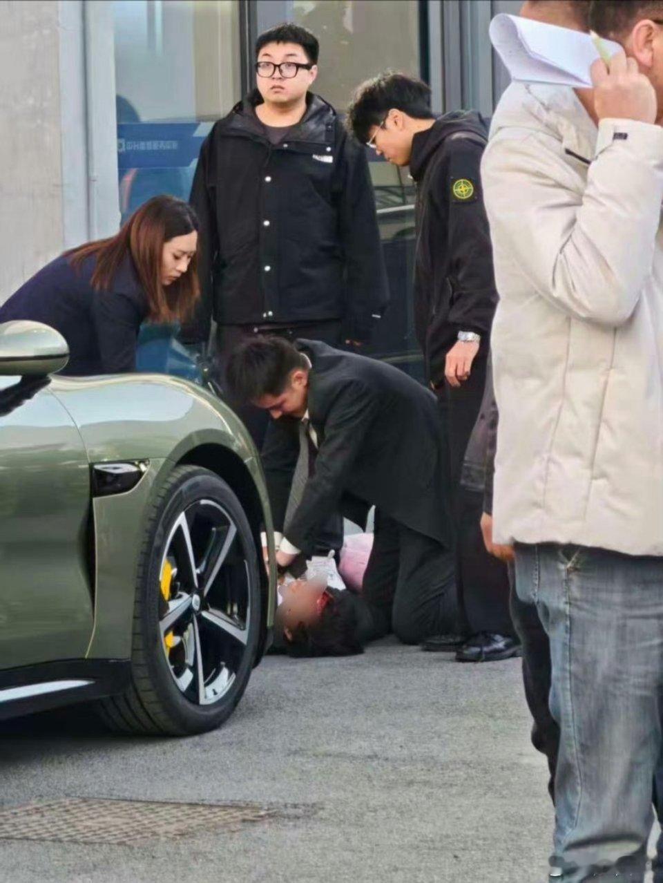 杭州交警确认，杭州小米交付中心发生车祸。希望受伤人员没有生命危险，大家开车一定要