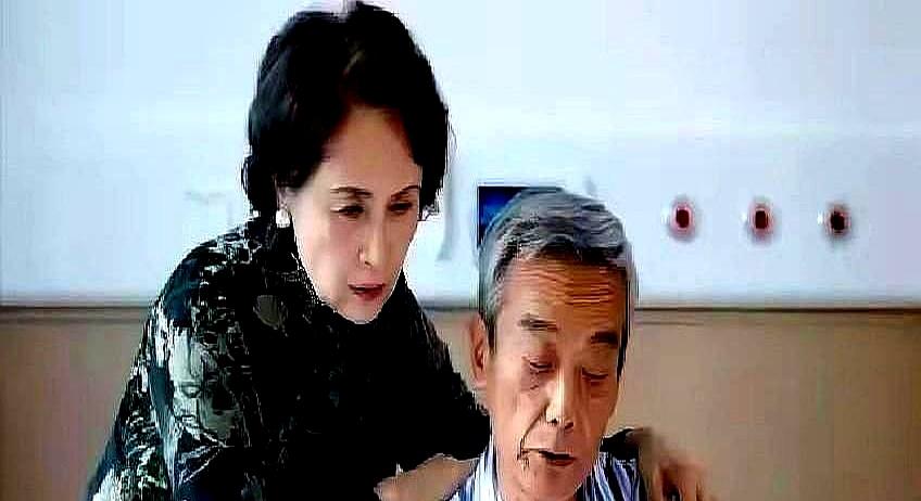 真正的大佬，从不把情绪写在脸上。《蜜语纪》里72岁的宋晓英，演活了老董事