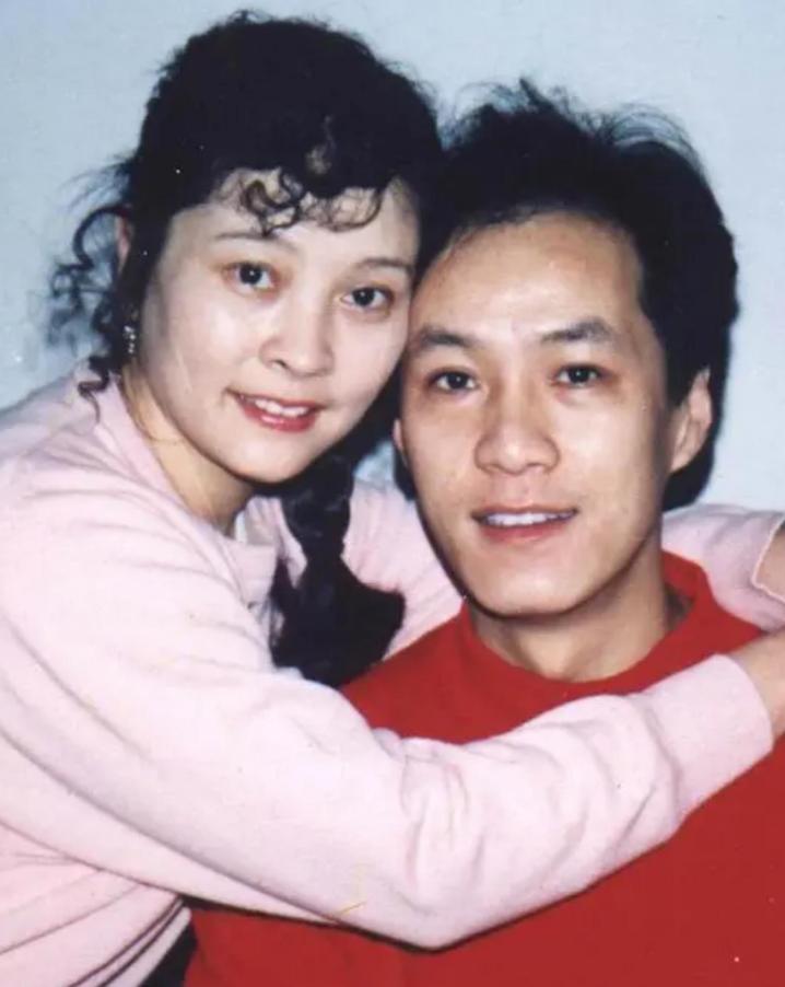 演员冯远征说：“你看我和梁丹妮结婚这么多年了，但她从不让我做饭，她也不做，我们从