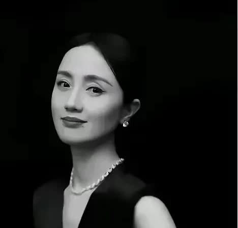 戴军问辛柏青：当时班上那么多女生，为什么就看上朱媛媛了？辛柏青耿直地说：