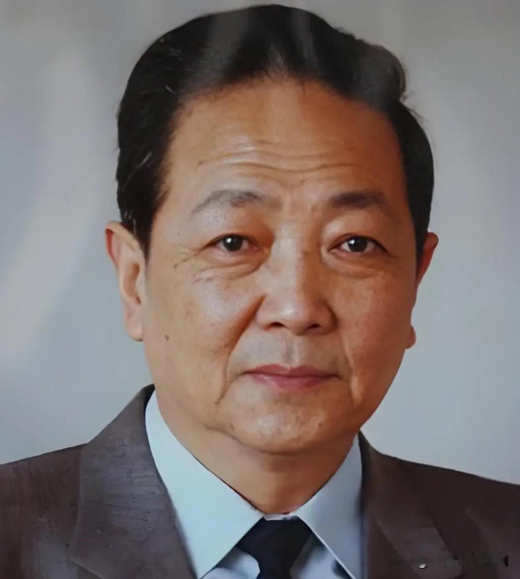 谭绍文，1989年出任天津市委书记，天津警备区党委第一书记，1992年在党的十四