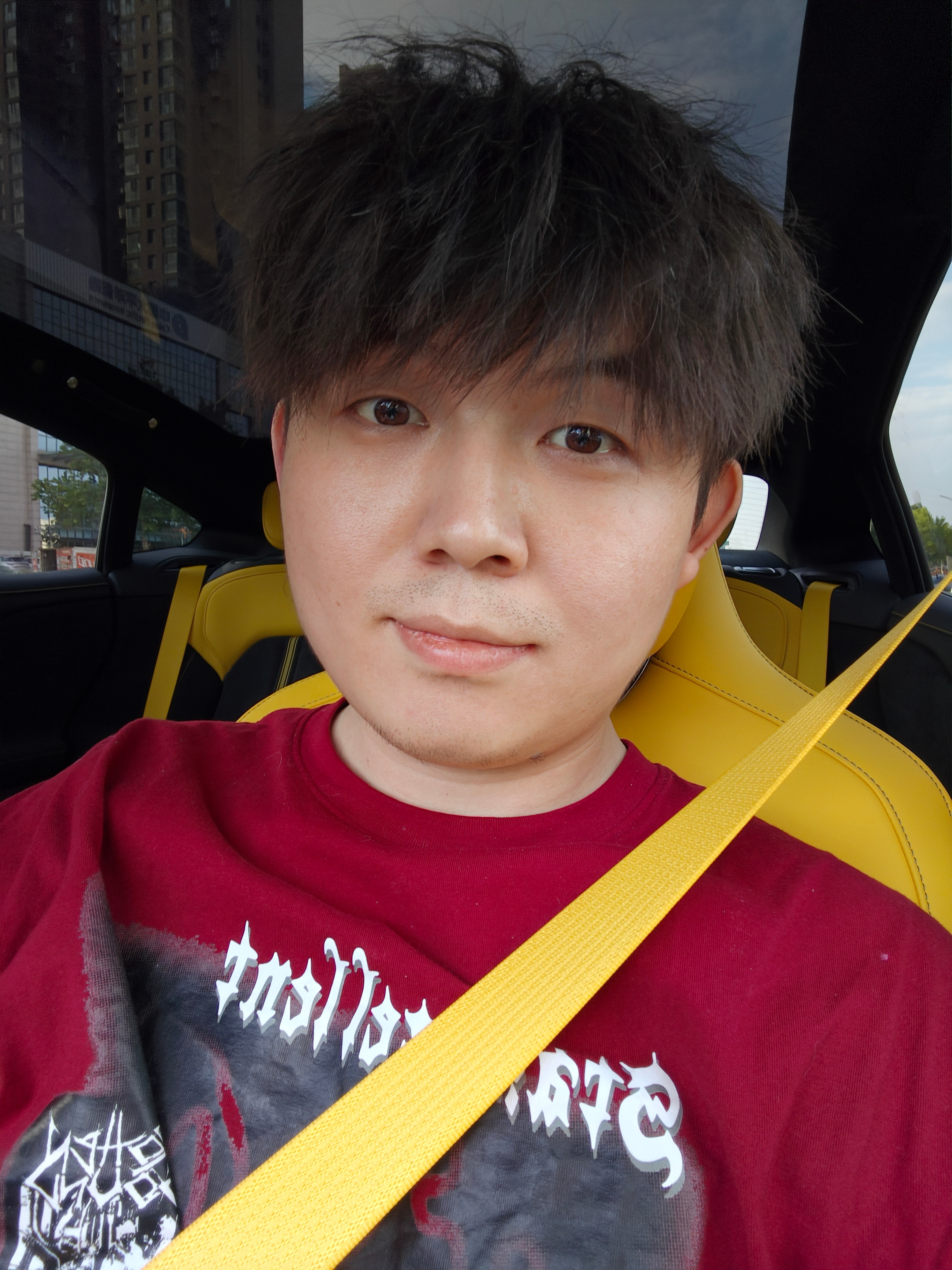 其实坐副驾驶也挺好，我也能搞搞自拍我一点也不想开[扁嘴][扁嘴][扁嘴]​​