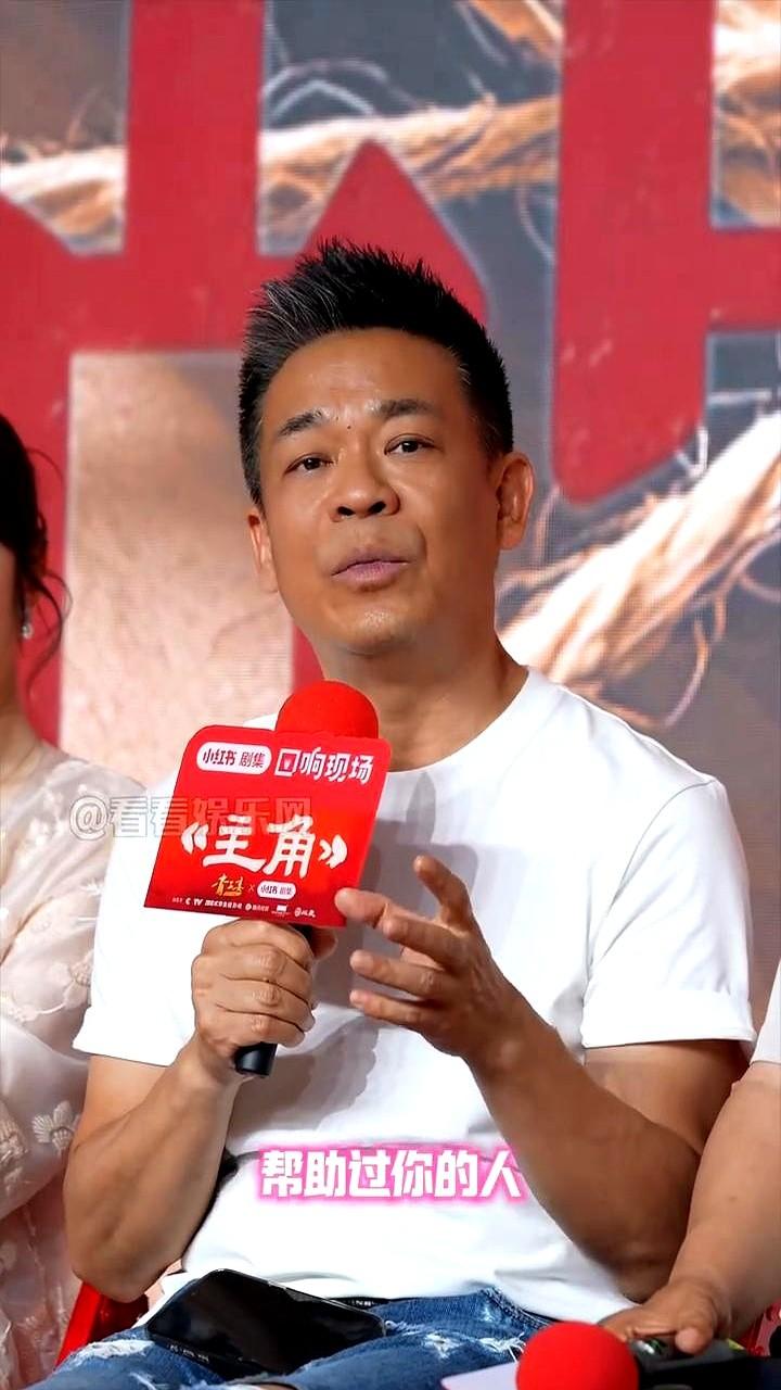 导演当场拍桌子：“不用孙浩，我也不拍了！”这话是张嘉译说的。当时导演嫌孙浩演