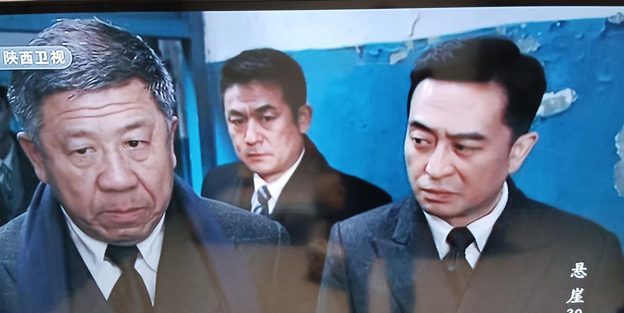 谍战片热播，热议，笔者这周连续不断看完三部比较热的《悬崖》，《风筝》，以及正在播