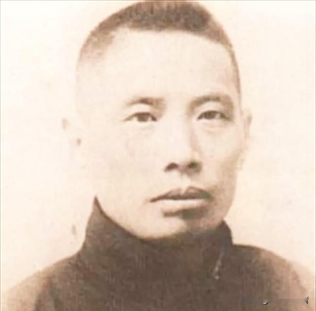 1910年，青帮的人拦住了街头拉车的方三响，问道：“方大夫一个月挣多少？”方大夫