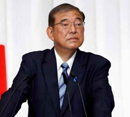 场面一度尴尬至极！为了保住自己的首相之位，日本首相石破茂在8月4日接连抛出两条重