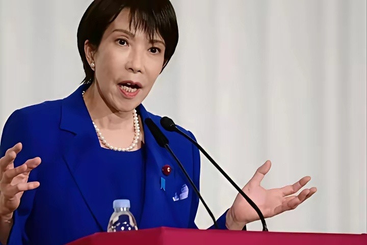 秦岭笑谈真是笑死人了！一直觉得高市早苗的面相很奇怪～终于想起来她长得像谁