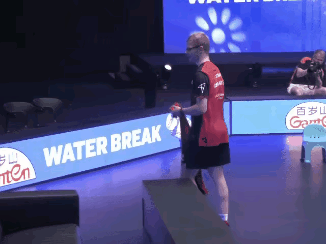 小布这脾气太暴躁了，开局他打了哥哥3:0，被哥哥追到了3:3，气的他大喊大