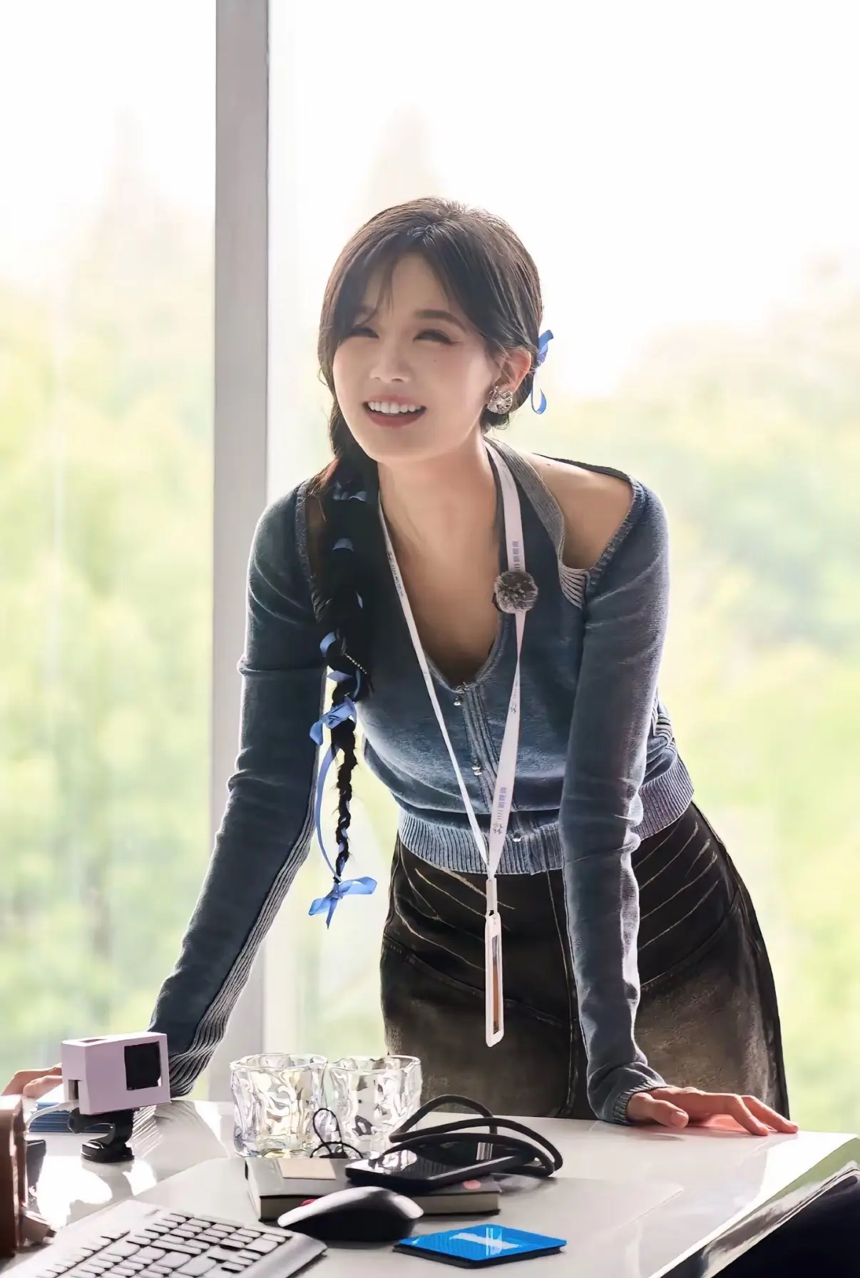 🍩：你的眼睛是弯弯的笑起来像弯弯的狗狗。