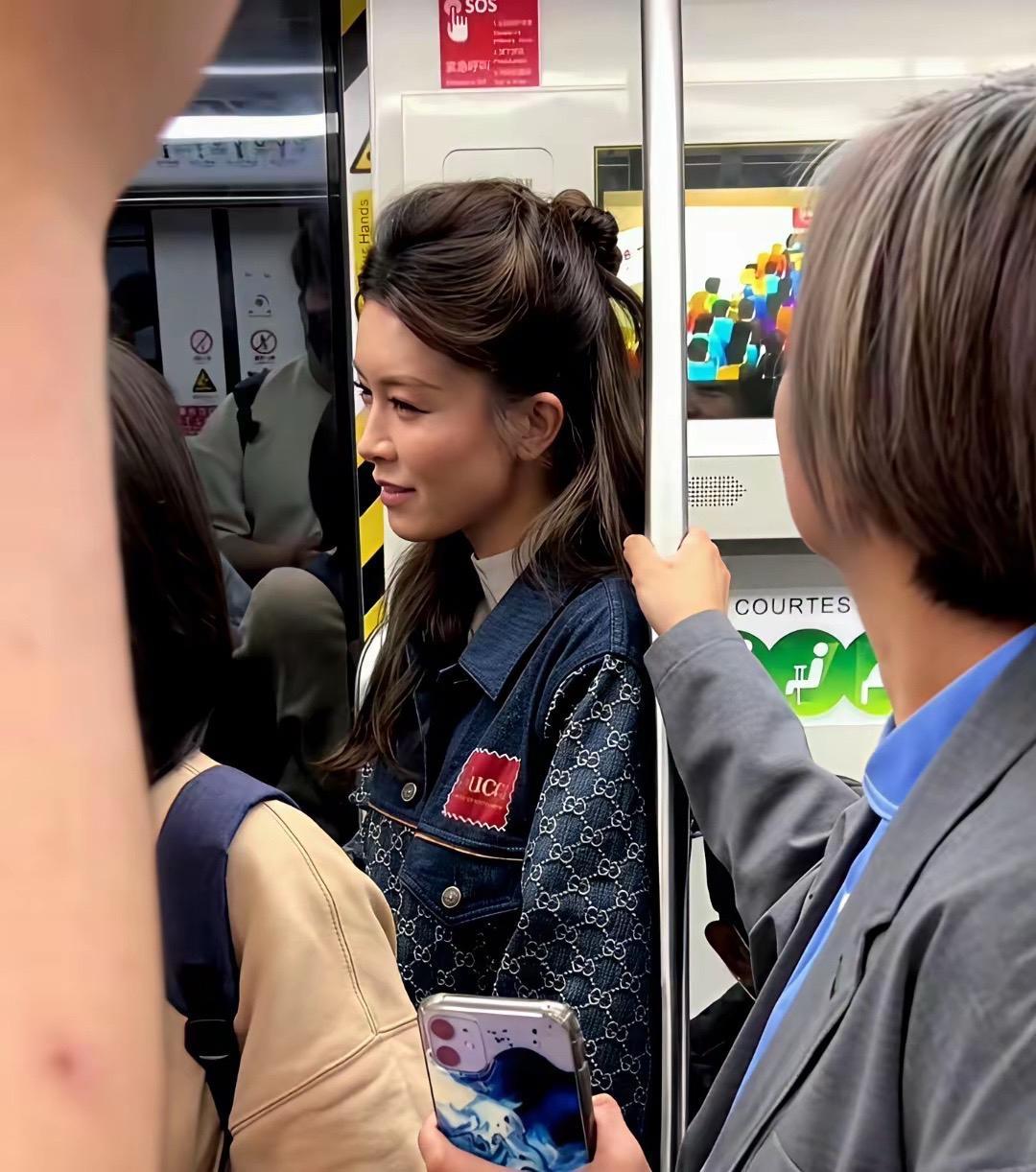看他好眼熟啊