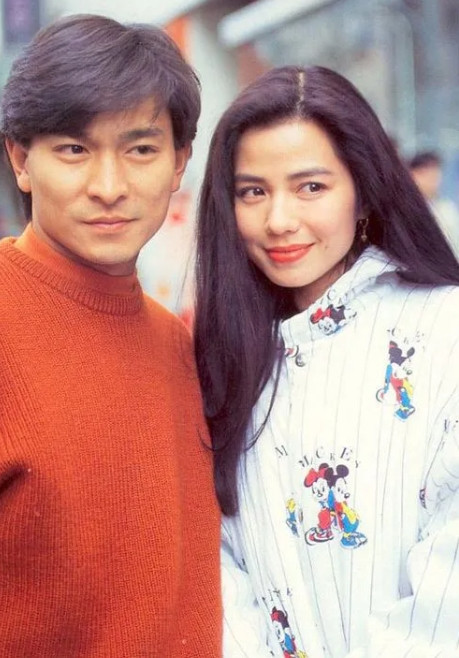 2004年的一天，刘德华拍完《天下无贼》当天的戏份回到酒店，略显疲惫的他找了个技