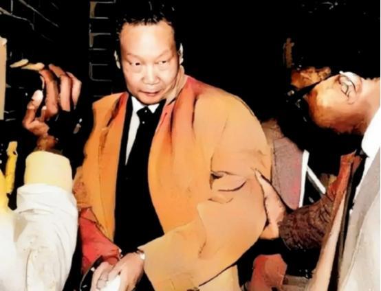 1986年，我国潜伏美国长达37年的王牌特工金无怠被捕，在面对严酷审讯时，他突然