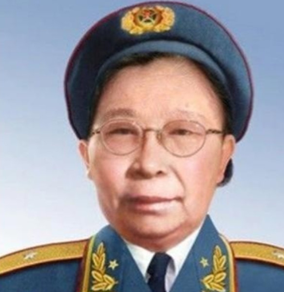 1955年，开国女将军李贞回乡探亲，遇到了打骂她的第一任丈夫古老三，当二人再相见