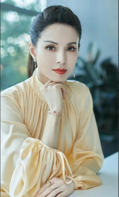 2016年，鲁豫问50岁的李若彤:“你为什么还不结婚？”李若彤说:“我是想结婚的