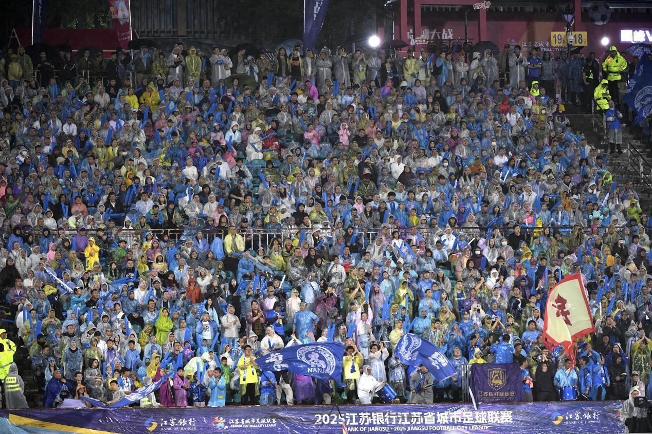 5元门票撬动2亿赞助！苏超反着干：不拼竞技拼人心传统中超砸钱买外援越亏越惨，