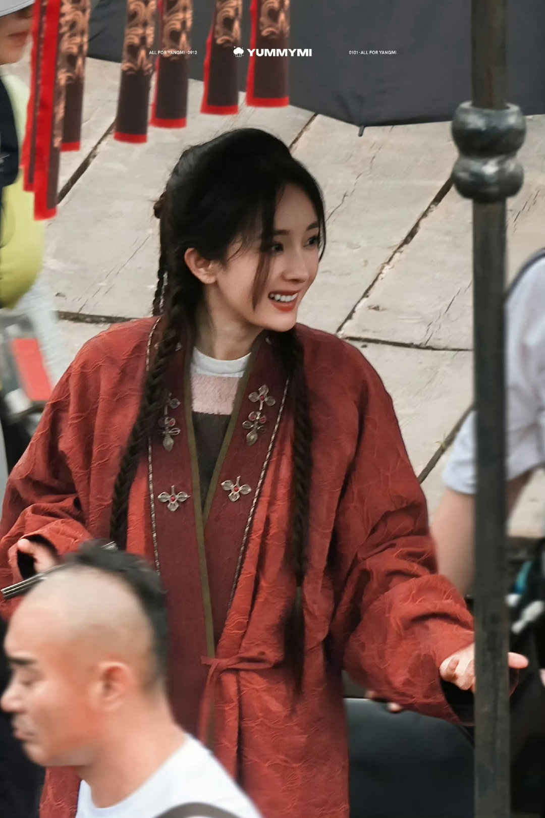 #杨幂##杨幂像从古画里走出来似的#太美啦[爱心]仿佛从古画中走来一样，大女主氛围感拉满期待杨幂！冯