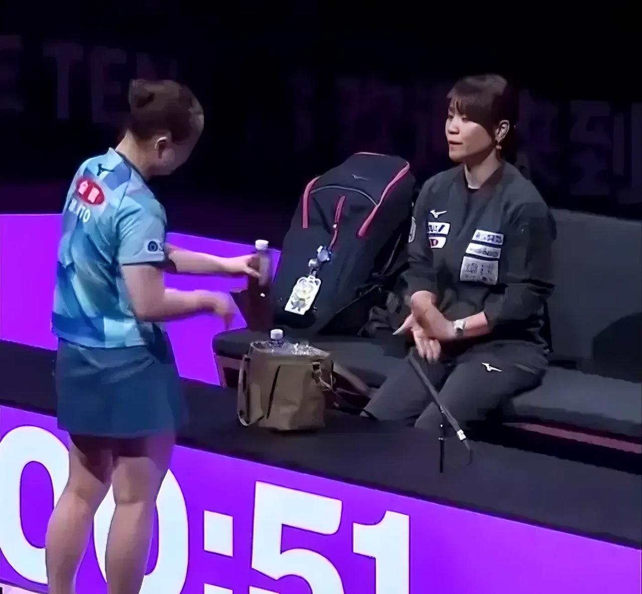 一直很纳闷伊藤妈妈为啥从来都不站起来答案终于找到了原来啊伊藤妈妈虽说是场