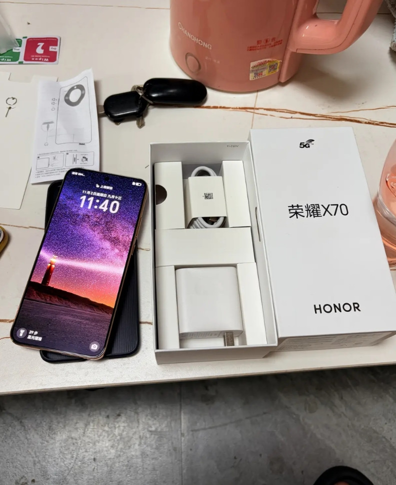 说真的，多数人买手机真不一定非得盯着旗舰，平时只是刷刷视频、打打王者、拍个照，随