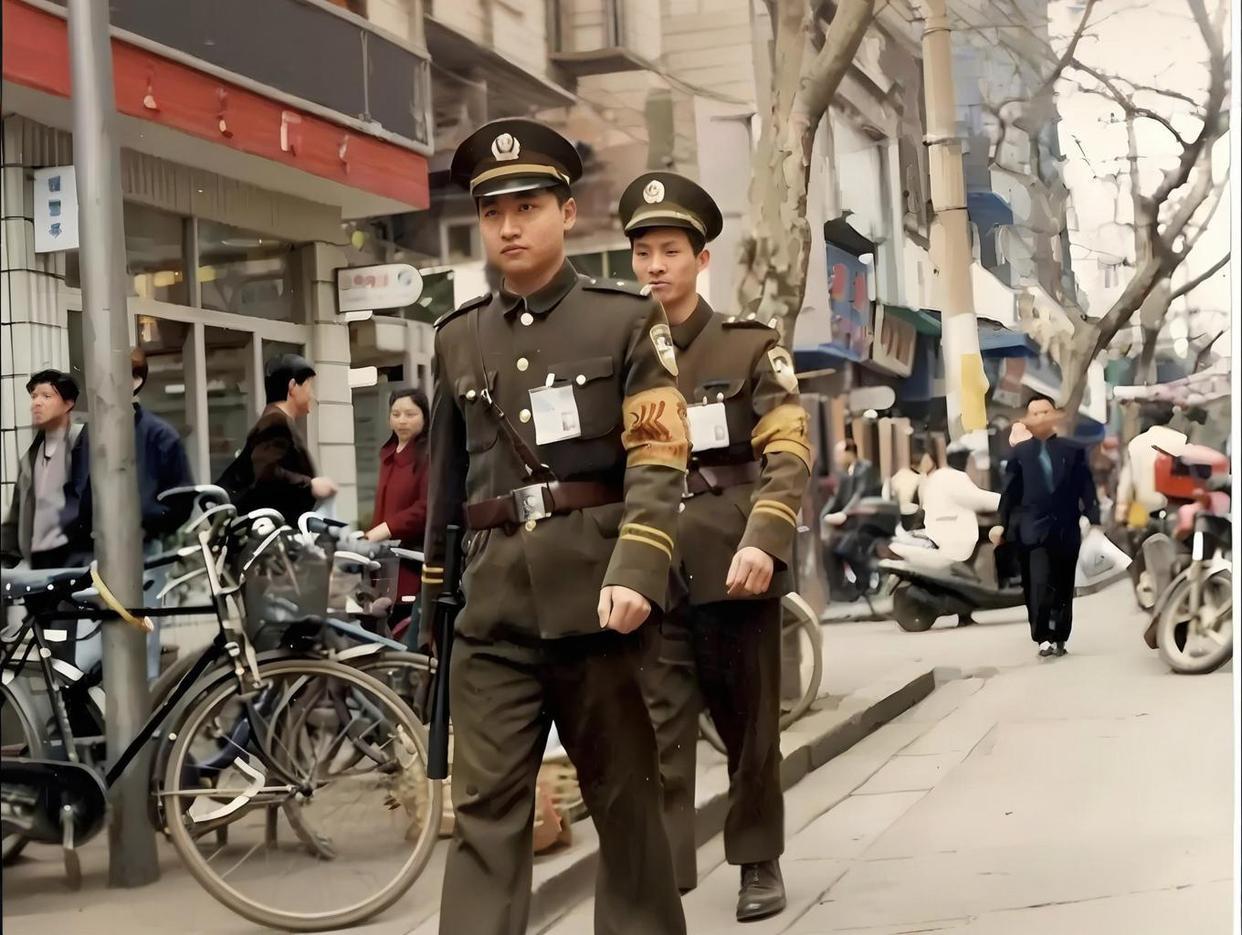 1998年6月18日，四川泸定县得妥乡出了一件大事。1998年6月18日，四