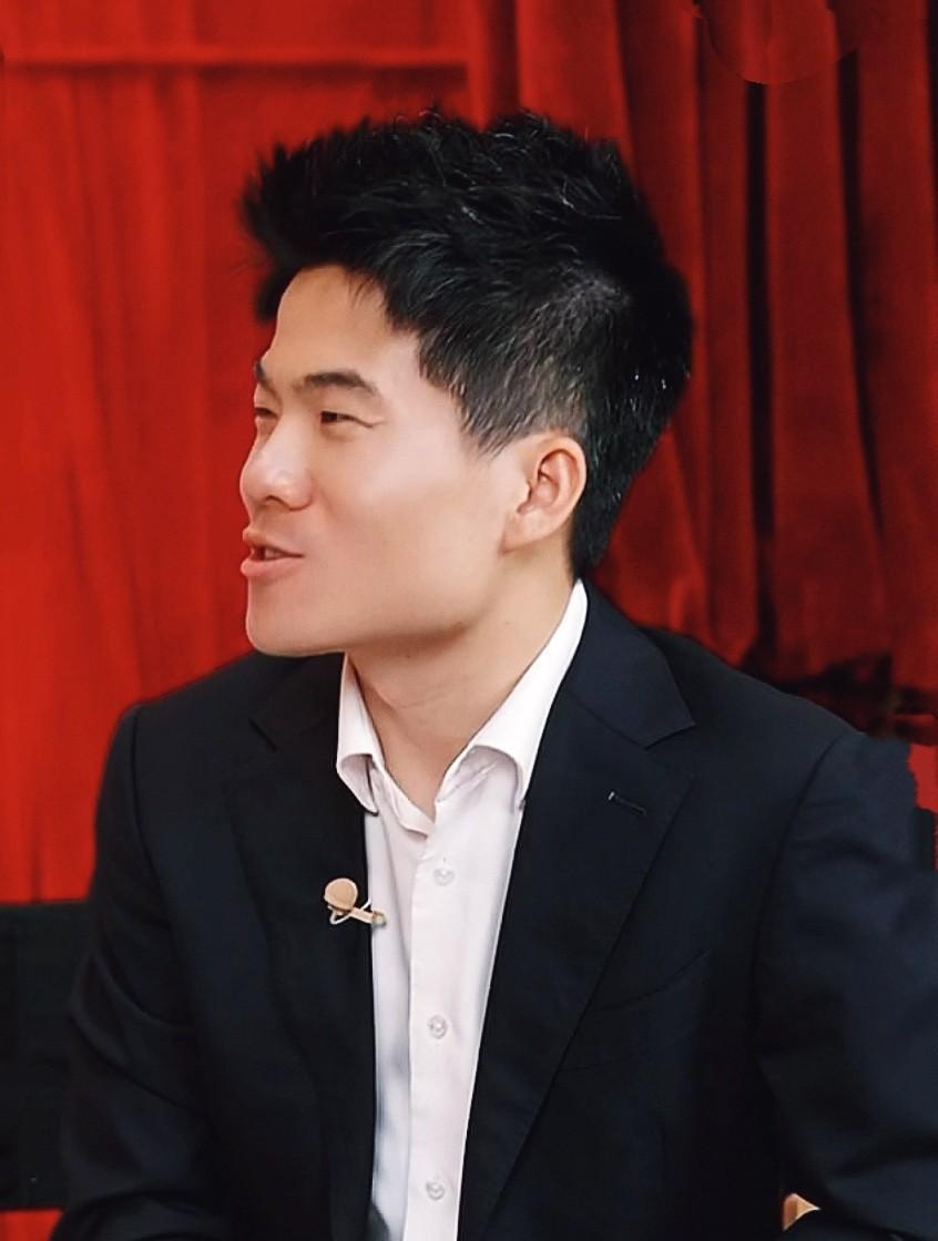 能打败董宇辉的，只有董宇辉。董宇辉用新开播的《兰知春序》，打败了自己的老账号《