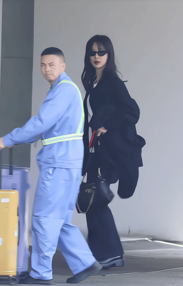 杨紫好瘦，太惊人了，这居然是杨紫！感觉真的已经瘦到上限了，这也太牛了…