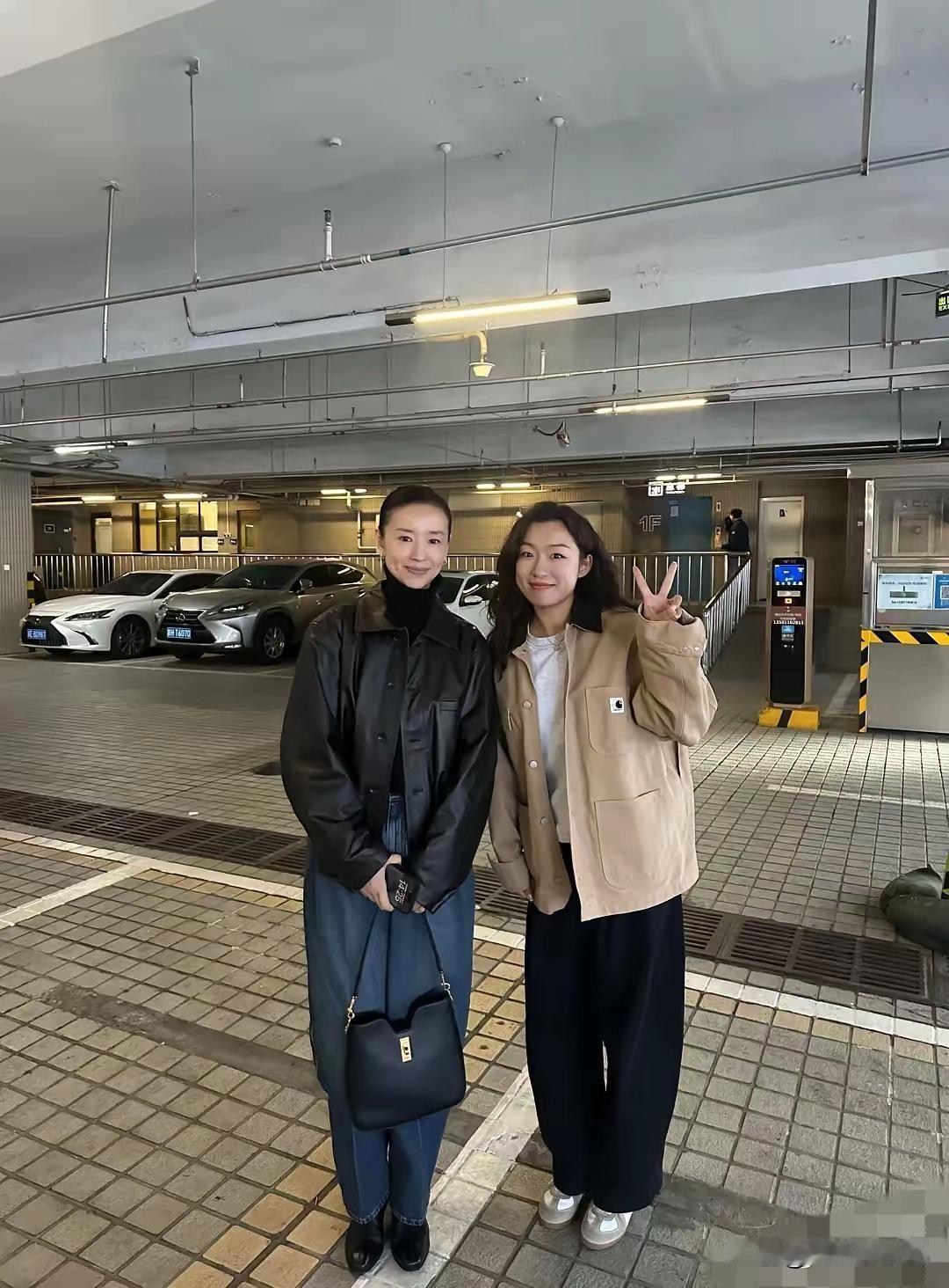 街头偶遇董洁，真的被她美哭了!也太漂亮了吧，简直惊艳