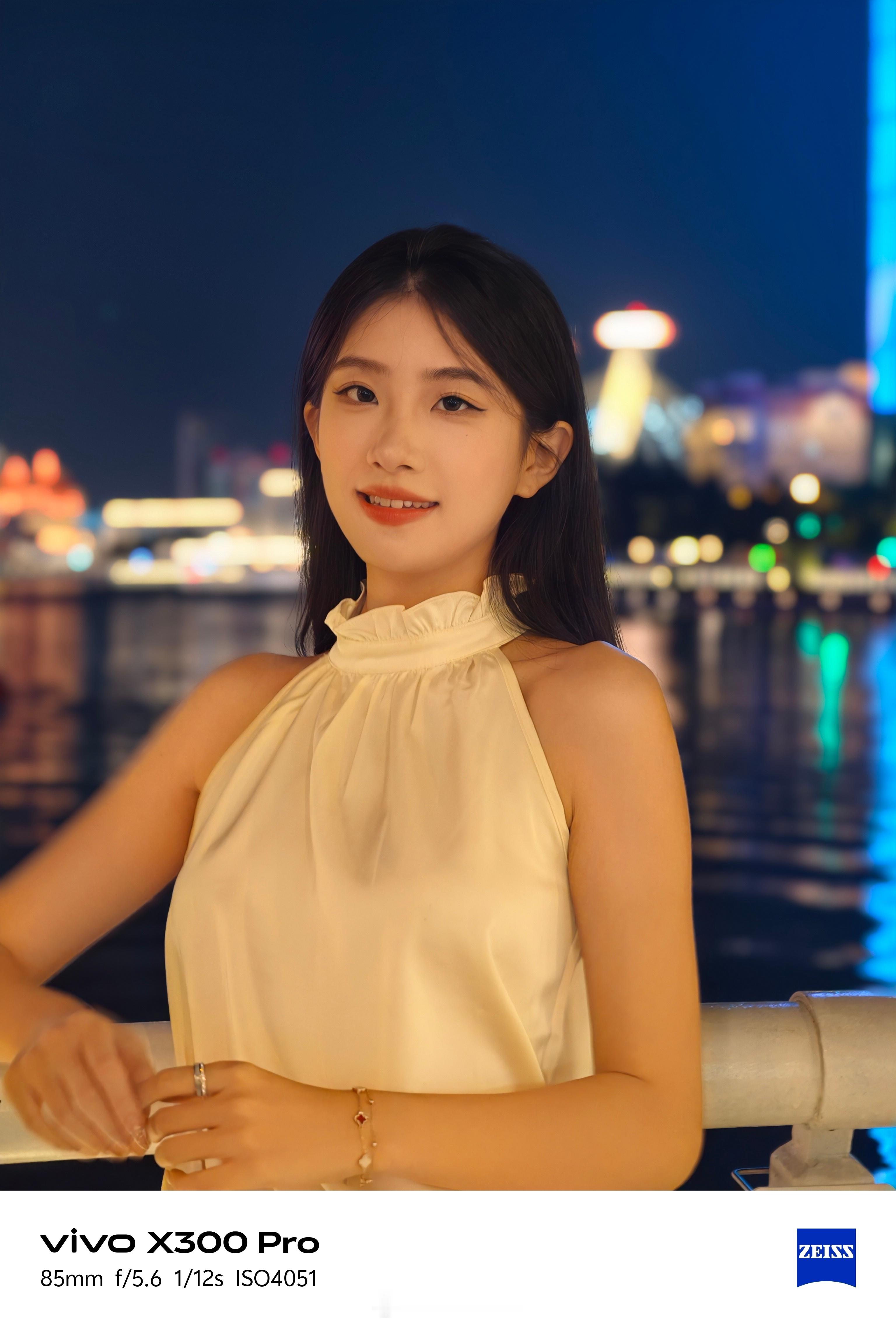 vivoX300Pro人像实拍直出，有夜景，有室内，有长焦，有自拍好看吗[嘻