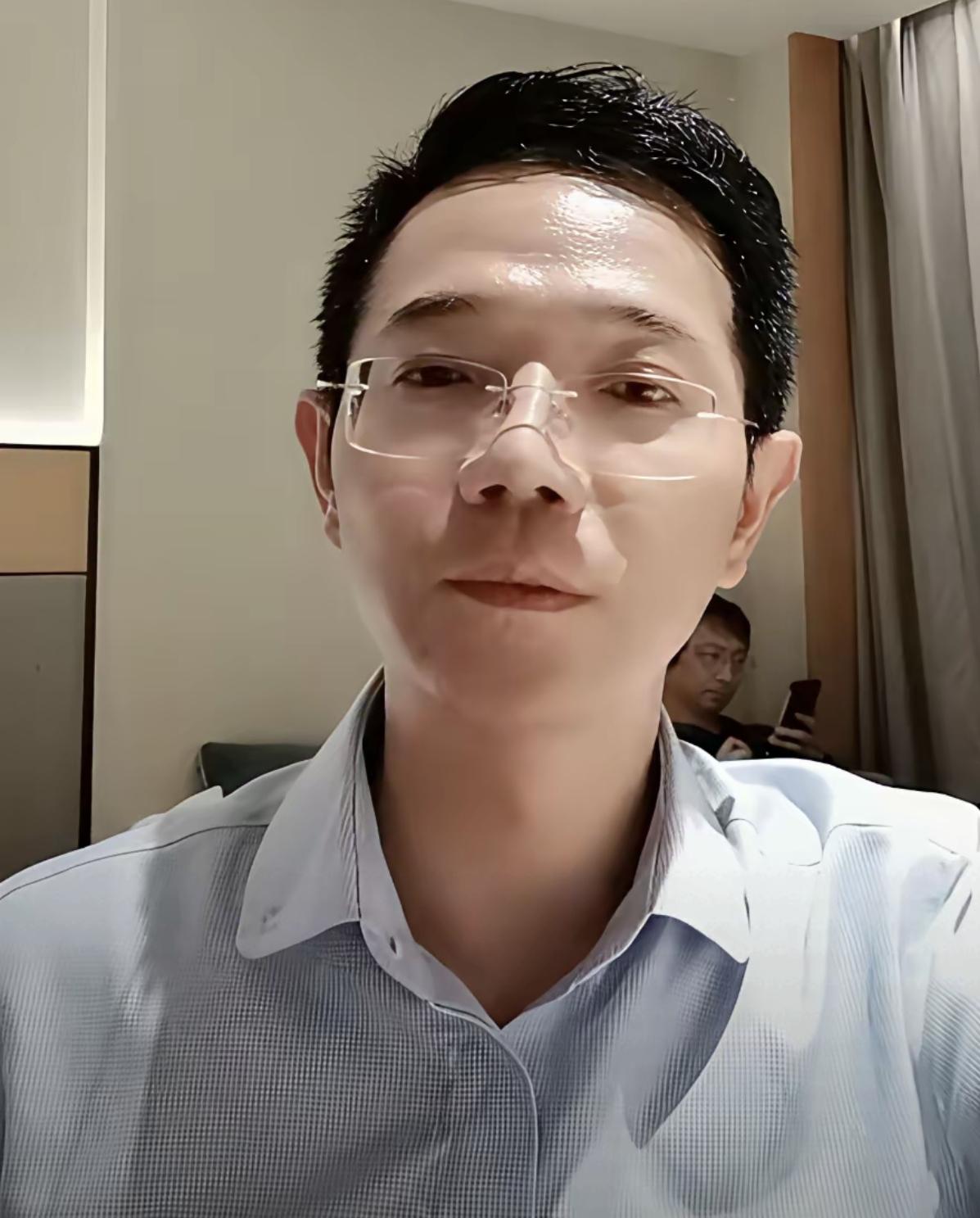 老铁们，姐姐们家人们早；姗姗还得聊聊错换人生29年故事，如何看待错换人生29年事