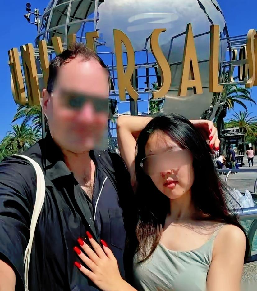 那个叫庄梦涵的女孩，她爹花了400万送她去洛杉矶，给她买了保时捷。最后，警