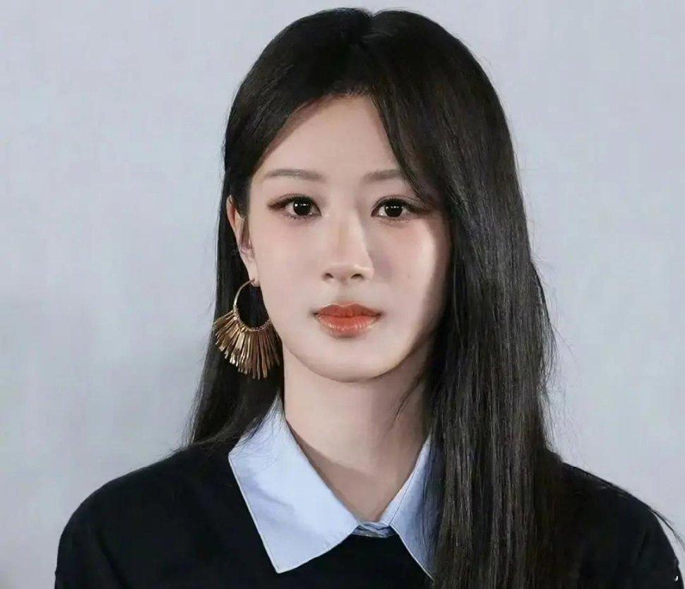 杨天真说得对。有些人不红是有原因的。这是个刺痛娱乐圈神经的话题。主持人称呼杨紫“