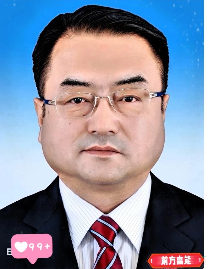 今儿刷到一则通报，看完当场看乐了，心底也满是唏嘘。五十九岁，正厅级干部，名叫马