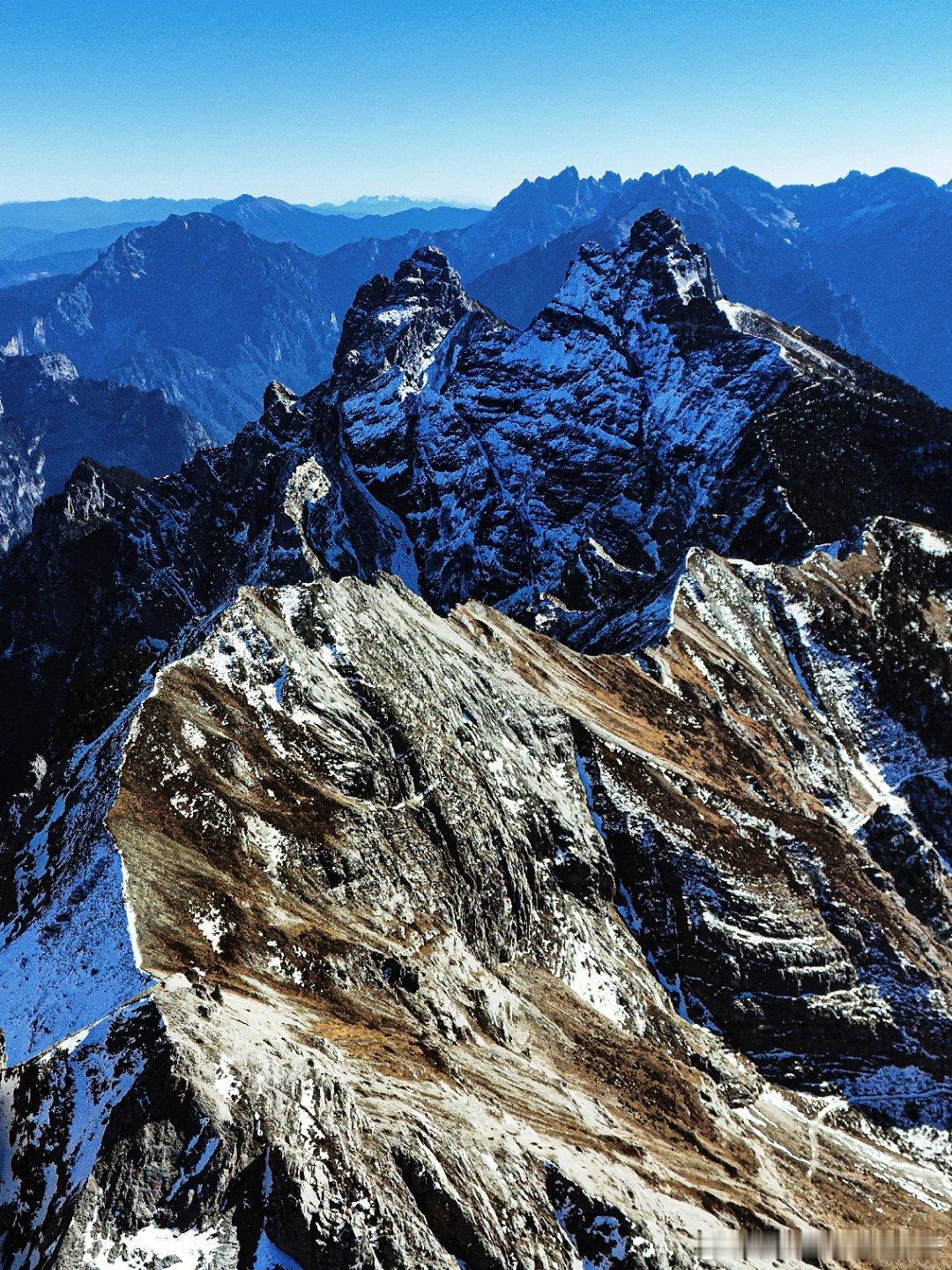 ❄️今日份的快乐，来自在巴拉格宗海拔4161米的雪地上玩摩托拉雪圈，连玩5圈