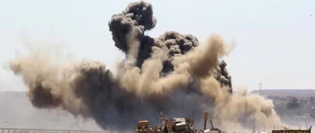 1996年，车臣境内一处秘密建筑物内，一位留着精致小胡子的中年人正打着卫星电话，