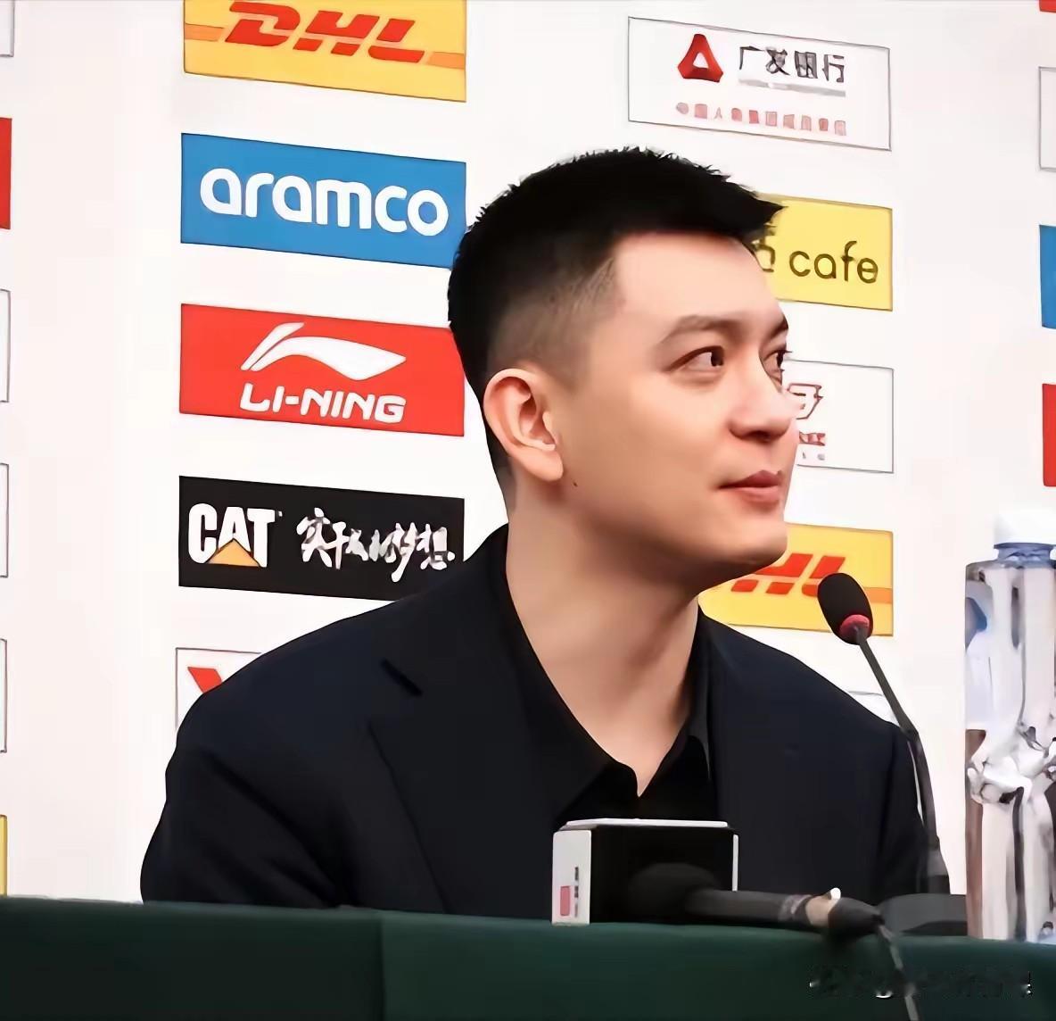 辽宁主场95:79大胜卫冕冠军广厦队，赛后杨鸣点评赢得掌声雷鸣:杨鸣:本场比