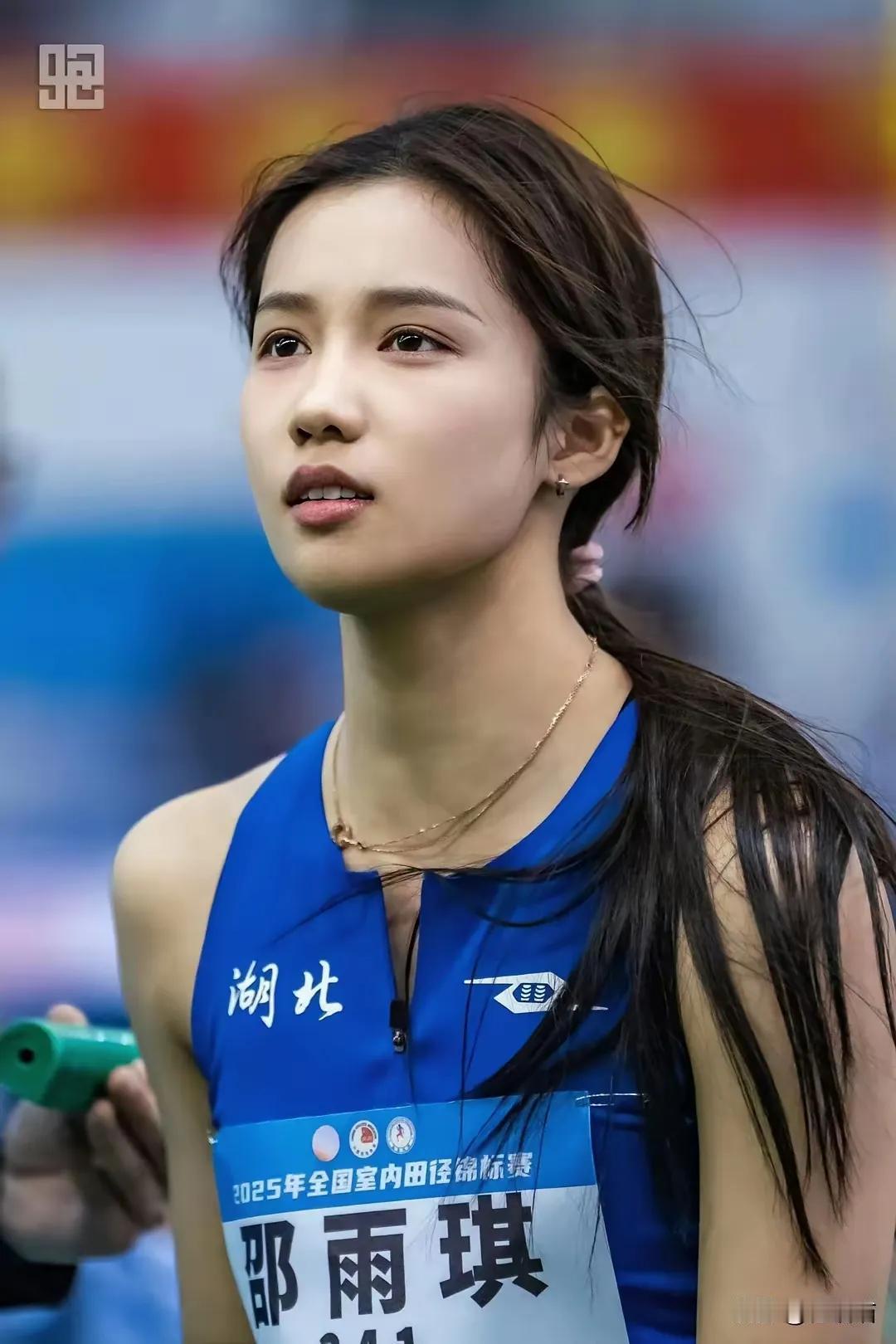 家人们，今天必须给你们安利一位体坛宝藏女孩，湖北跳高女神邵雨琪！这颜值，真