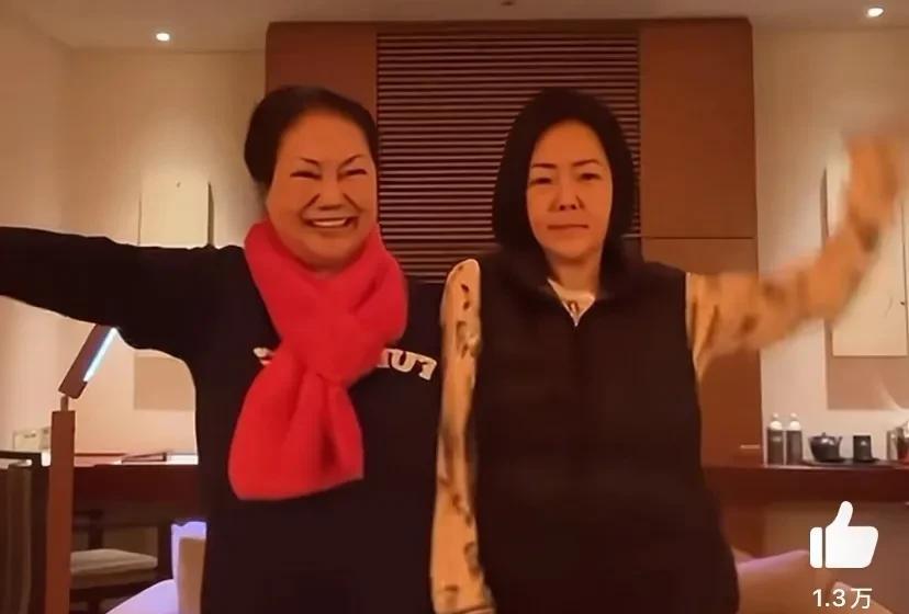 一大早，S妈因悲伤过度被送急诊又上热搜了，按友人爆料，因为心脏疼痛、一度无法呼吸