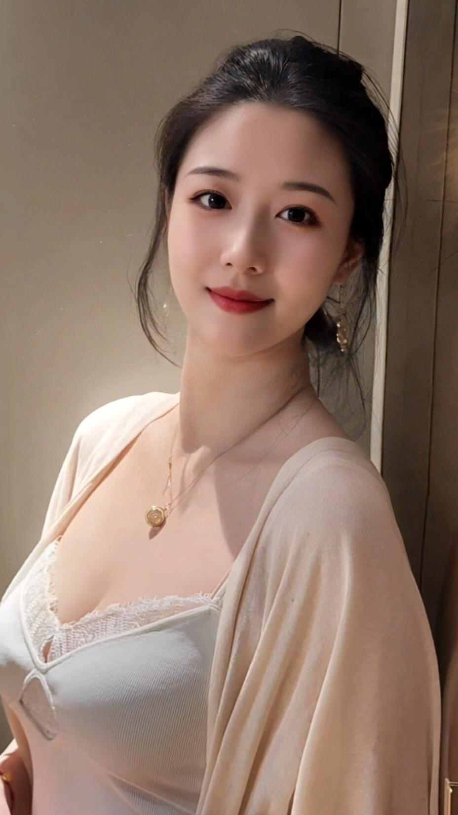 一个家里，女人若是理性的智者，便是最大的福气。丈夫冲动时，她不煽风点火，一句