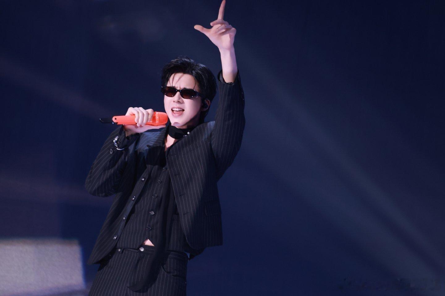 | |你是会发光的星球，是我内心深处的挚爱与骄傲，未来不管有多遥远，都会陪你