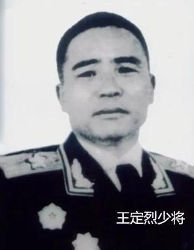 1937年，一个护士给西路军伤员清洗伤口时，突然“啊”了一声，几个男医生闻讯赶来