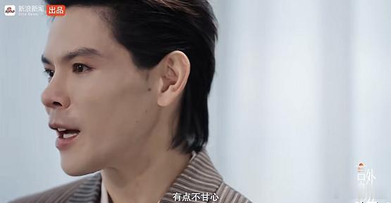 向佐：“我不甘心，我真的差一部电影。”易立竟：“不甘心什么？差一部什么电影？”向