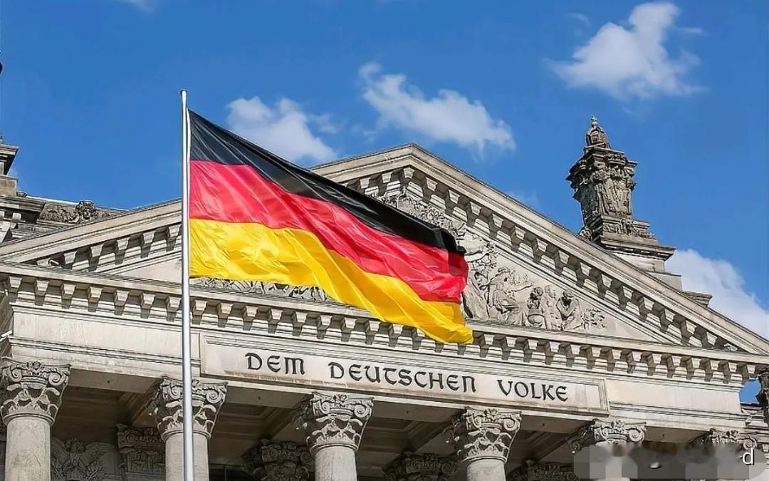 关税威慑立竿见影德国24小时撤出格陵兰德国被特朗普关税吓得立马怂了。1月