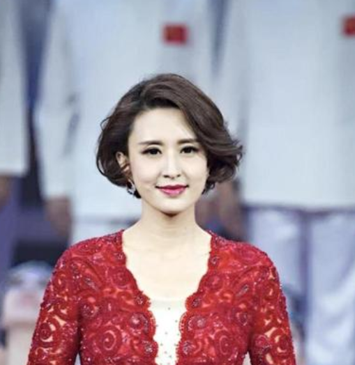 2013年，毕福剑把54岁的富商王吉财介绍给了34岁的主持人张蕾，并劝她说：“他