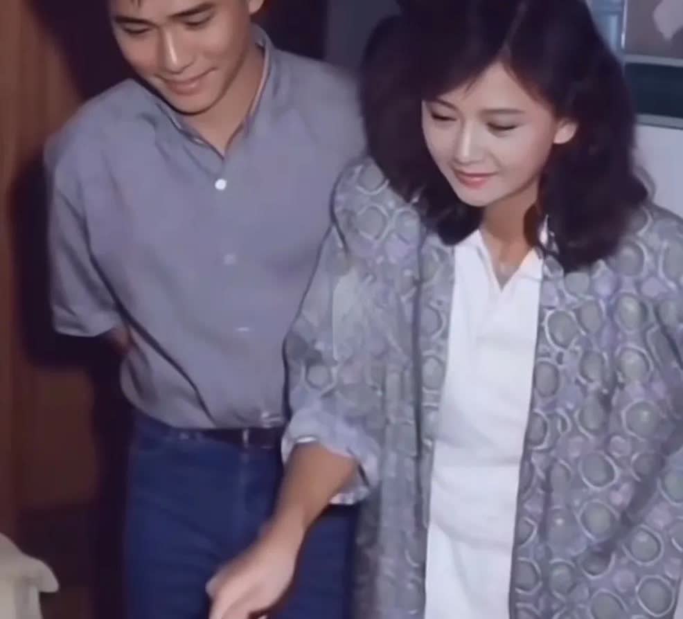 想当年，这一对可是多少人心中的白月光啊。公司为了收视率也是破例允许他们公开谈